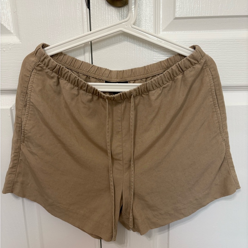 Banana Republic Women's Cargo Shorts in Tan